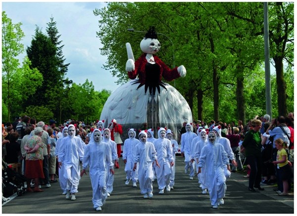 PuzzelMan (372) - "Belgique, Ypres, Cortège des Chats" - 99 pièces